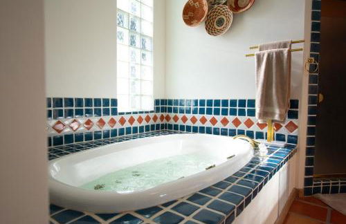 Buffalo Escape-Private Hot Tub in serene Corrales-Mountain View-Pet Friendly-No Pet Fee! - Foto 57