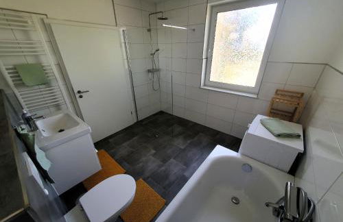 geräumige, moderne Ferienwohnung mit PKW- und Fahrradstellplatz - FeWo Nordland - Foto 9