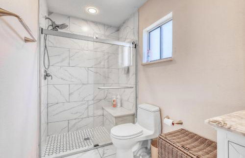 10 sleeps 3bd 2bth house Hot tub free parking - Foto 11