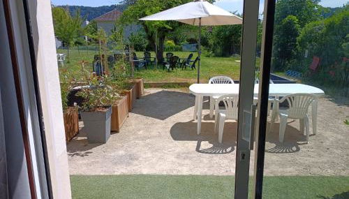 L'échappée Comtoise 2 étoiles - Foto 3, Garden, Garden view