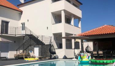 MK Apartments - Photo 2