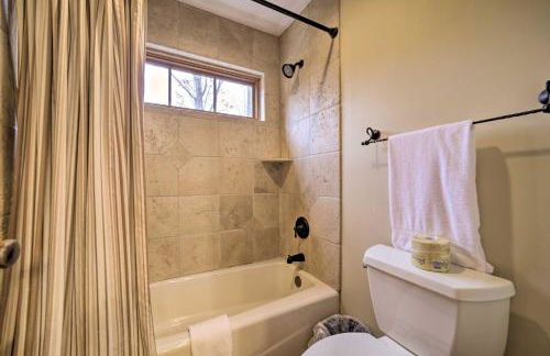 Hot Tub and Mtn Views! All-Season Escape in Franklin - Foto 21