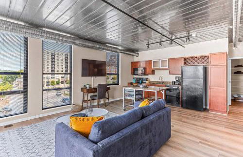 Downtown Ann Arbor 2 King Bed Balcony Apartment - Foto 11