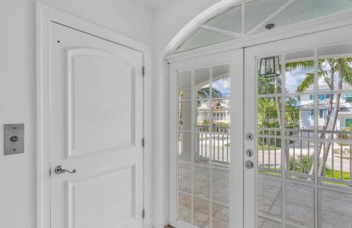 Oceanside Manor- Expansive Waterfront Pool Home, 30' Dock - Foto 18