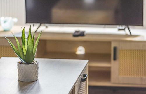 Spacious 4 Bed - Near Uxbridge, Heathrow & PARKING - By Tempstay - Foto 16