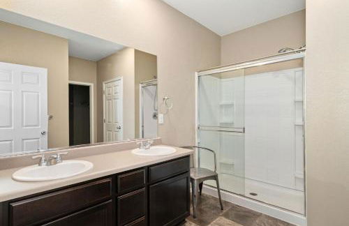 Windshire Retreat with Pool, Garage and Pet-Friendly - Foto 12