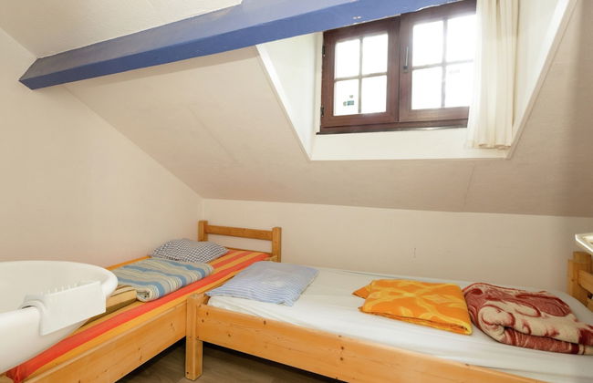 Holiday Home in Deiffelt Near Forest - Photo 5