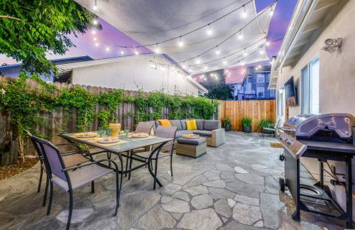 Modern Cottage, Hot Tub, Bistro Patio, Putting Green, Walk to All! - Foto 4