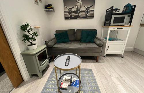 Modern Private Guest Suite Near Heathrow Free Parking & Garden - Foto 3