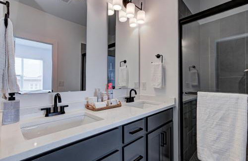 Downtown 1 mi Sleeps 6 wRooftop 3BR 4BED New built Modern Stylish Luxury - Foto 1