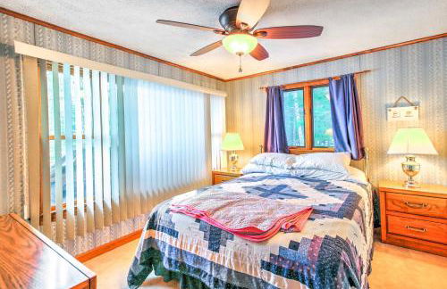 Scenic Lyman Home on Swan Pond with Wraparound Deck! - Foto 16