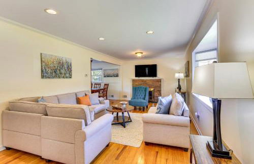 Spacious Fanwood Home with Decks, Walk to Park! - Foto 1