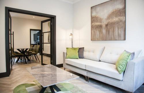 New! Stylish & Modern Home With Free Parking! Book Now! - Foto 1