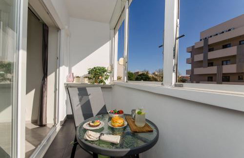 Side by Side Apartments - Photo 2