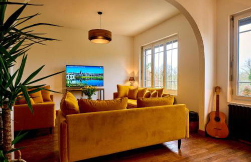 La Villa en Loire, avec Jacuzzi 6 places, Piscine chauffée, boulodrome, salle de jeu, 6 Chambres, vue Loire, 350M2 - Foto 19