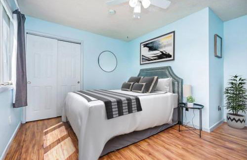 Epic Indoor Pool w/slide & hot tub close to beach - Foto 39