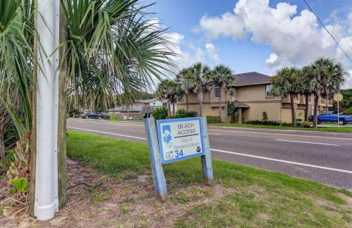 Tropical Beach Bungalow Down - Backyard - Grill - Across Street from Beach - Foto 26