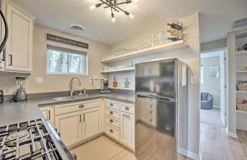 Waterfront Syracuse Home with Patio and Fire Pit! - Foto 8