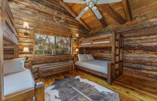 Log Cabin sleeps 20 with hot tub, EV Charger, firepit - Foto 39