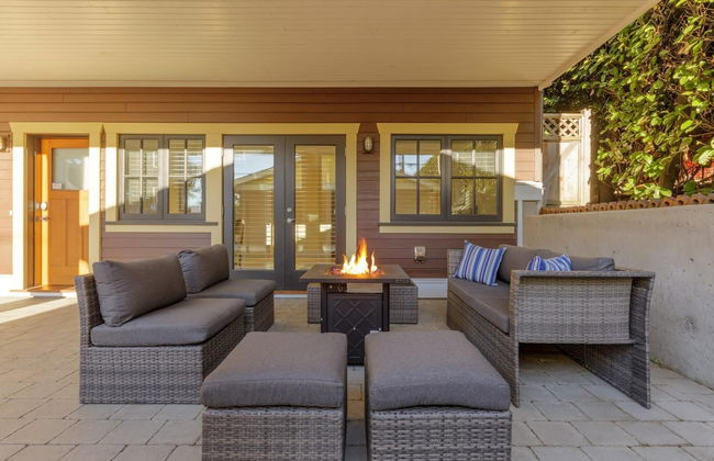 Stunning 3 Bedroom Secondary Suite N Van - Photo 2