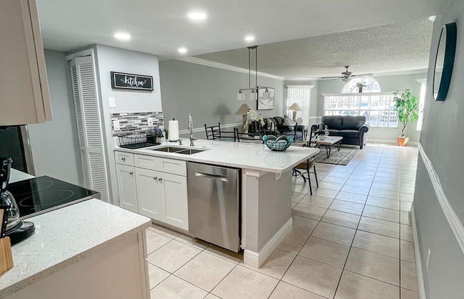 Three Bedroom Apartment #6 -- 5012 LBC -- Vusa Three Bedroom Condo Apartment - Foto 6