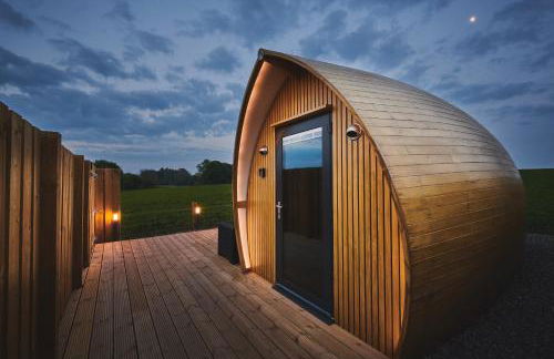 Luxury Hideaways - Photo 1