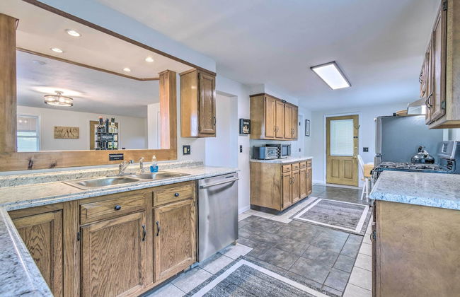 Watkins Glen Lakeview Cottage with Waterfall! - Foto 13