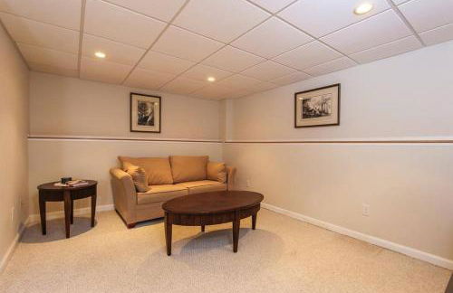 Stunning Spacious Cape Cod House with Water Views - Foto 36