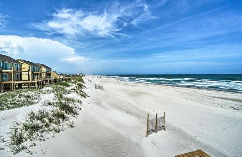 Beachfront Oasis with 2 Large Decks, BBQ and Views! - Foto 36