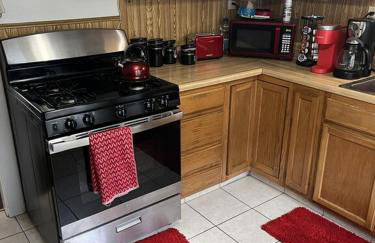 420 friendly 3 bedroom upstairs apartment - Foto 19