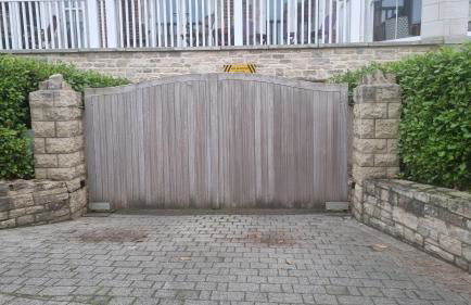 5 The Lookout - 2 bed apartment with parking, balcony & sea views - Photo 29