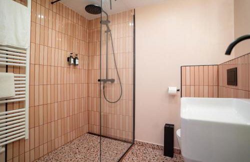 RetroPop Designerzimmern Nahe Alster & City für 2 Personen by LDGG - Foto 17