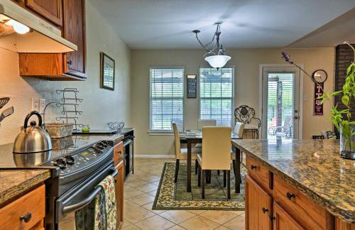 2 Mi to Lake McQueeny Gem with Covered Patio - Foto 12