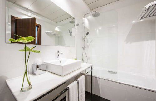 Apartosuites Jardines de Sabatini - Photo 55