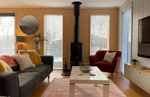 The Sleights, Strawberryfield Park - Hot Tub - Free WiFi & Parking - Pets Allowed 2 - Photo 2