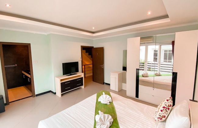 Hidden Palm Pool Villas - Photo 21