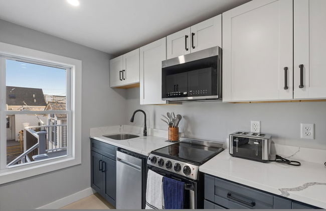 Modern Cottage Perfect For Winter Rental - Photo 5