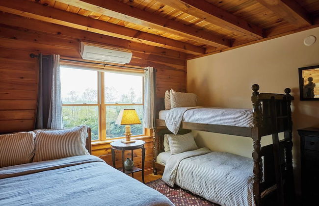 Mountain House & Cottage at Seminary Hill by Avantstay - Photo 3