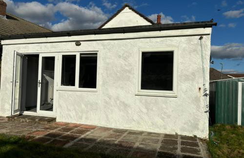 Brighton Bungalow Spacious 3BR, contractor friendly, close to University & near AMEX Stadium, parking,free WIFI,Garden & BBQ, Mobility challenged friendly - Foto 24