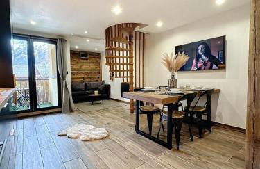 Modern 2BR Apt with Mountain Views & Private Parking - Foto 24
