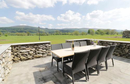 Hay Store - Photo 24