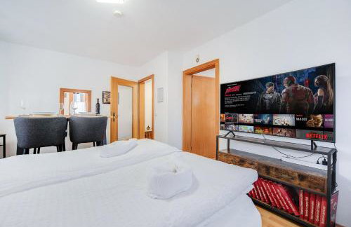 FEWO-LAVEES moderne zentrale FeWo nahe OMV Wacker Kliniken Burg -Eigener Eingang-Schlüsselloser Check in - Foto 7