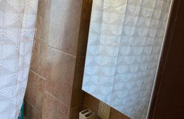 Casa ubicada 6 minutos del centro 6 minutes to Downtow No permited partys or smoking - Foto 5