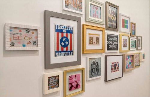 Stylish downtown condo w/ pool & parking - Foto 20