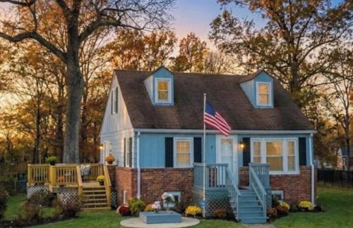 Cozy, Charming Cape Home near DC - Photo 14