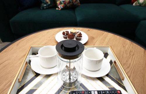 Elegant 2BR w/ Pool Table in Prime Location - Foto 8