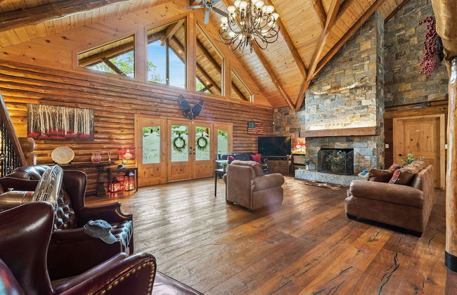 The Bigwood Cabin by Avantstay Hot Tub Firepit Pool Table Private Yard - Photo 10