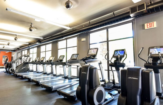 Plano Amazing 2BD 2BA Apartment - Foto 2