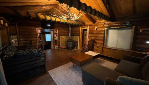 Spacious, Custom-Built Log Cabin - Photo 2