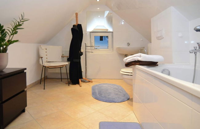 Modern Apartment in a Listed Villa With Beautiful View From Balcony - Foto 28